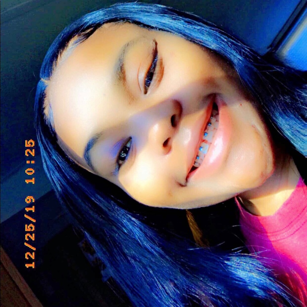 Meet your Posher, Shakhia